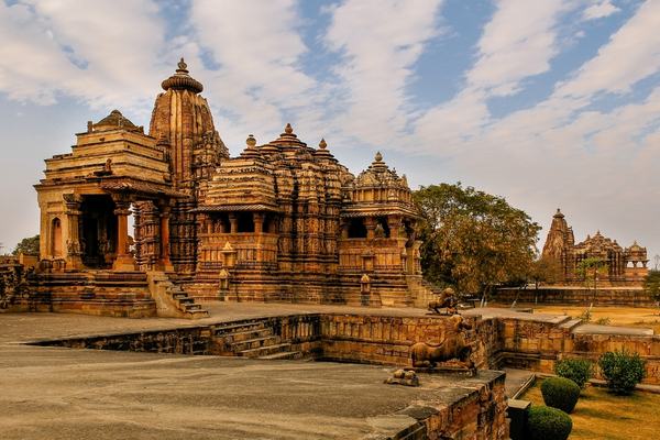 Golden Triangle Tour with Khajuraho and Varanasi
