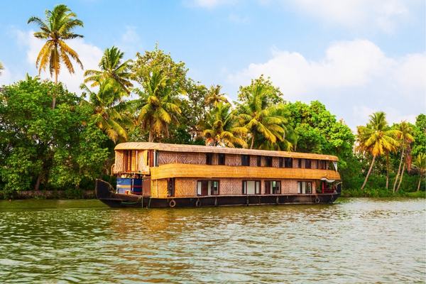 Kerala Beaches & Houseboat Tour
